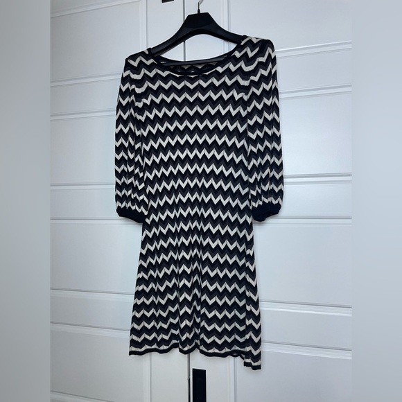 ALICE + OLIVIA black, gray and white chevron balloon sleeve wool sweater dress - Picture 1 of 9